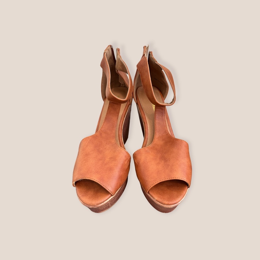 Brown Cut-Out Wedges